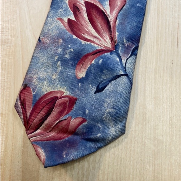 Bugatti Silk Tie! With Pink And Blue Floral Design - Picture 2 of 5